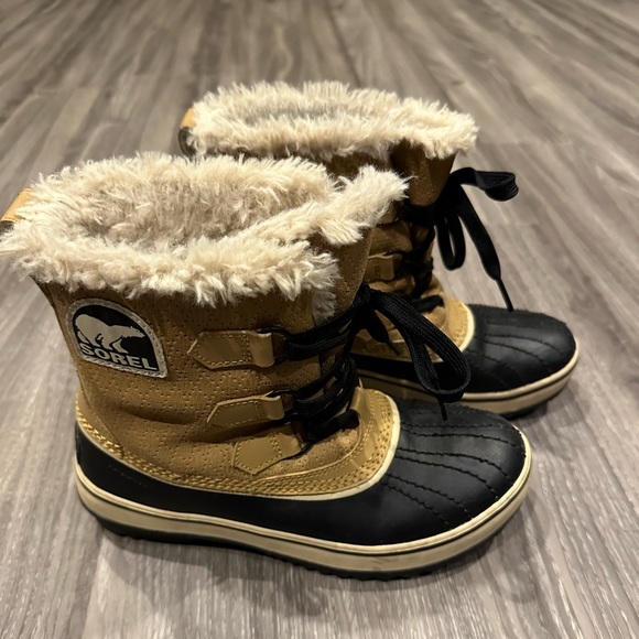 Sorel Tivoli Boots - Picture 1 of 7